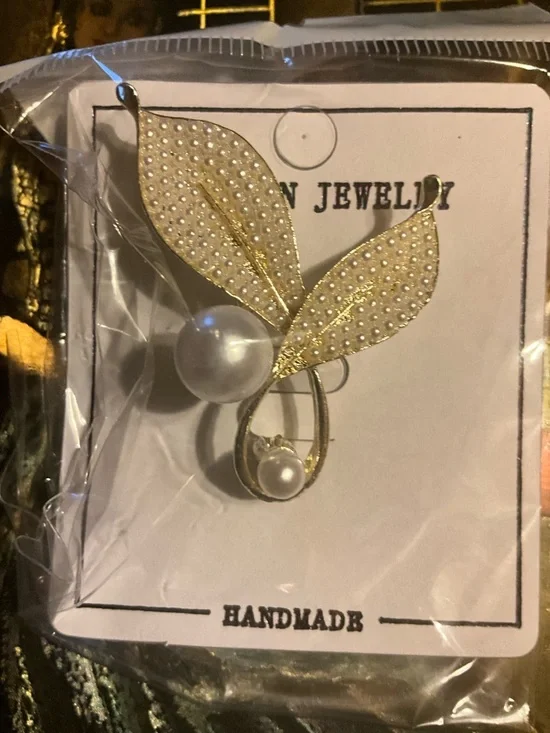 Elegant Pearl Leaf Brooch — Gold-Tone with Ivory Pearls HAND MADE VINTAGE NEW - Picture 2 of 16